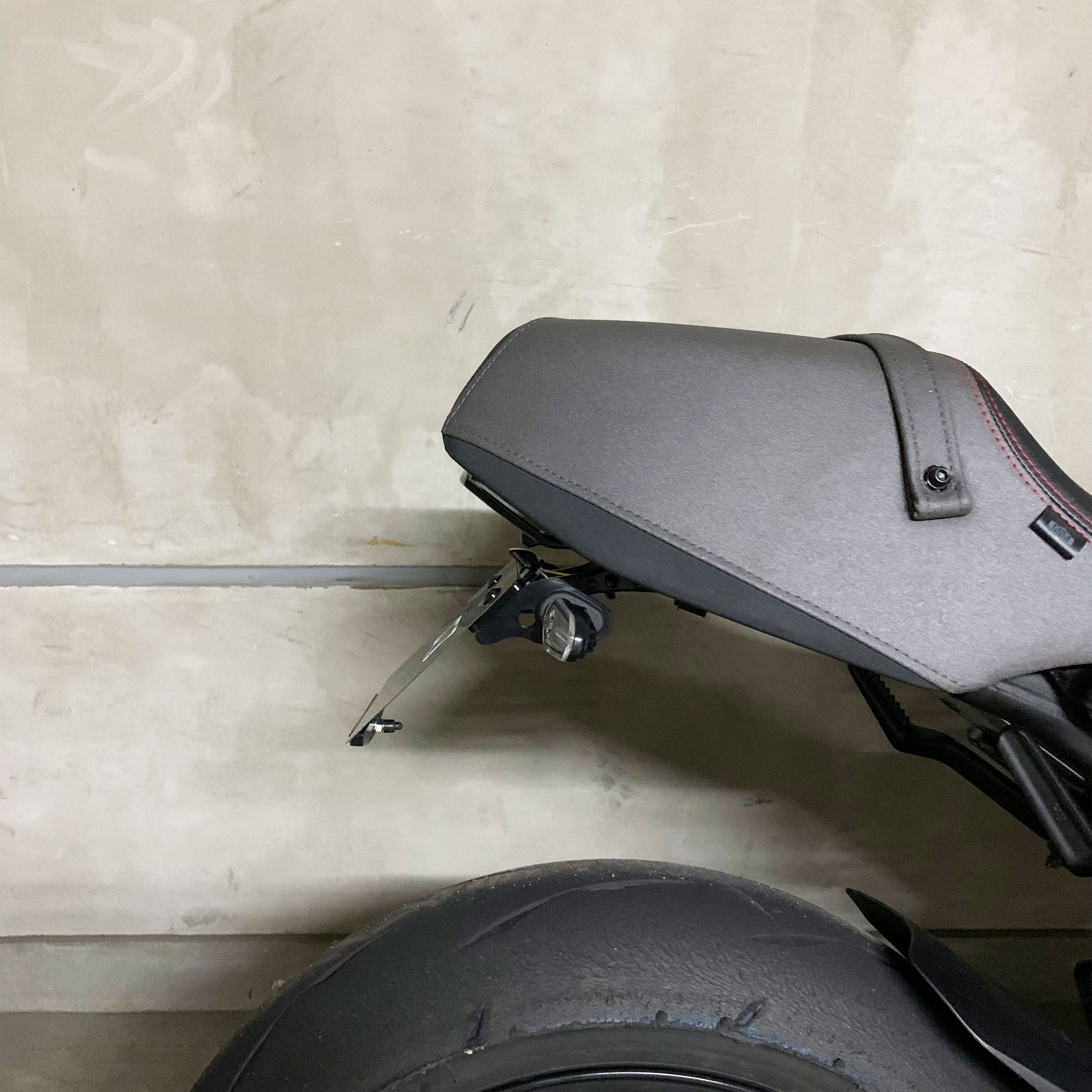 YMCK Component】CNCライセンスプレートホルダーV2for XSR900
