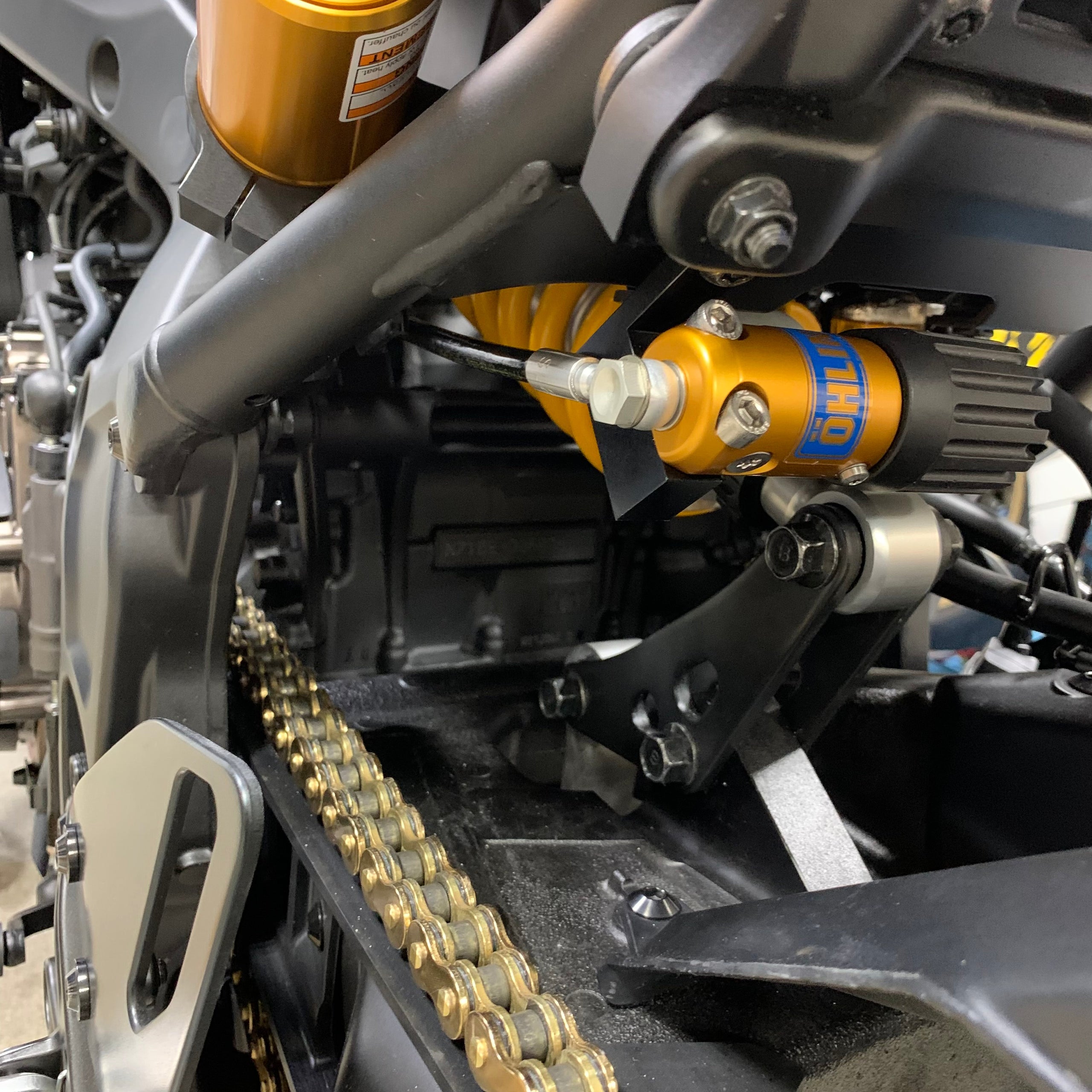 【YMCK Component】09SPOEMオーリンズCNCブラケット 【XSR900 2022-】【OEMOB1】